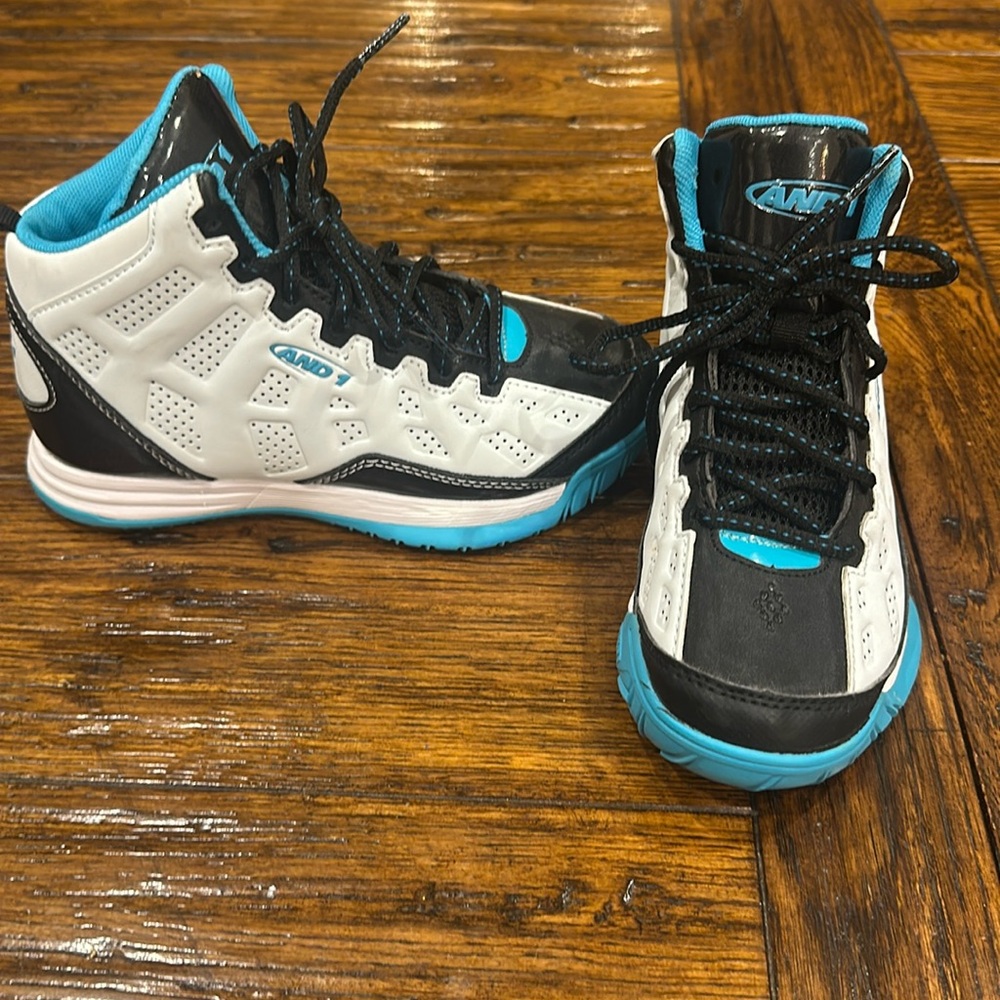 And 1 Kids Show Out Basketball Shoes, Youth 2, Excellent used condition